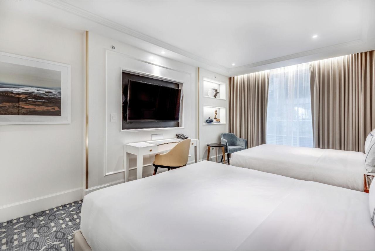 וונקובר Azur Legacy Collection Hotel מראה חיצוני תמונה