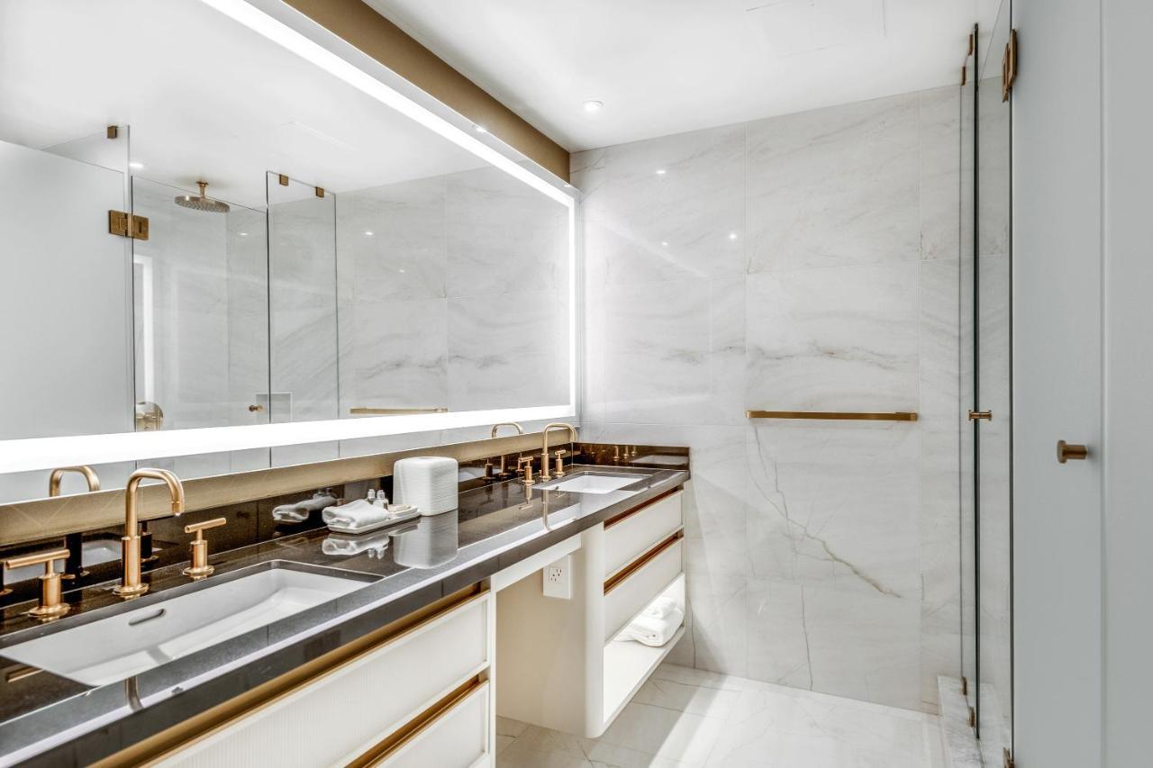 וונקובר Azur Legacy Collection Hotel מראה חיצוני תמונה