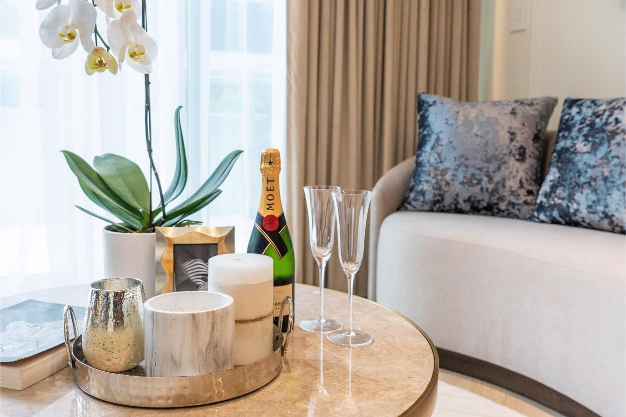 וונקובר Azur Legacy Collection Hotel מראה חיצוני תמונה