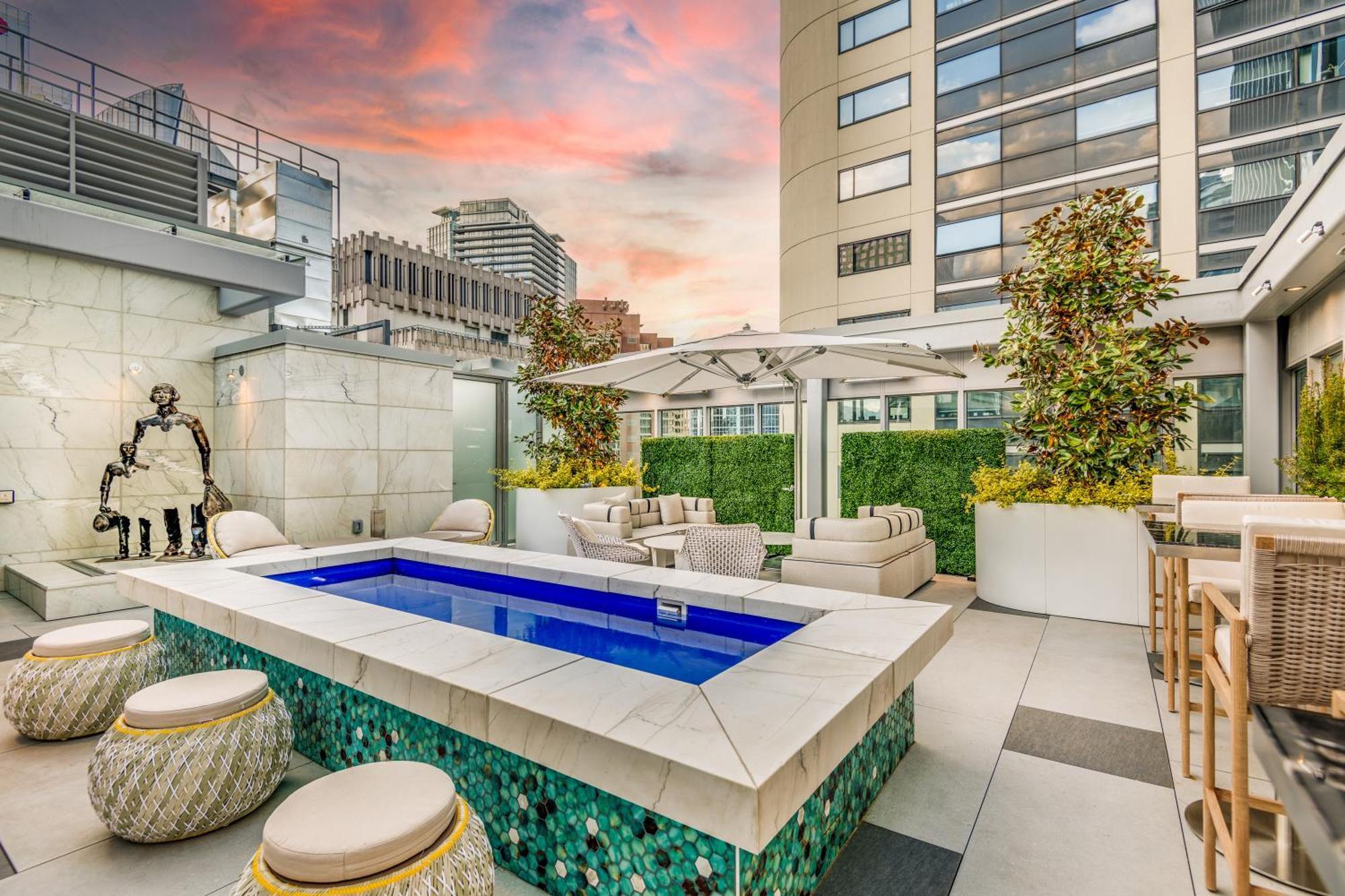וונקובר Azur Legacy Collection Hotel מראה חיצוני תמונה