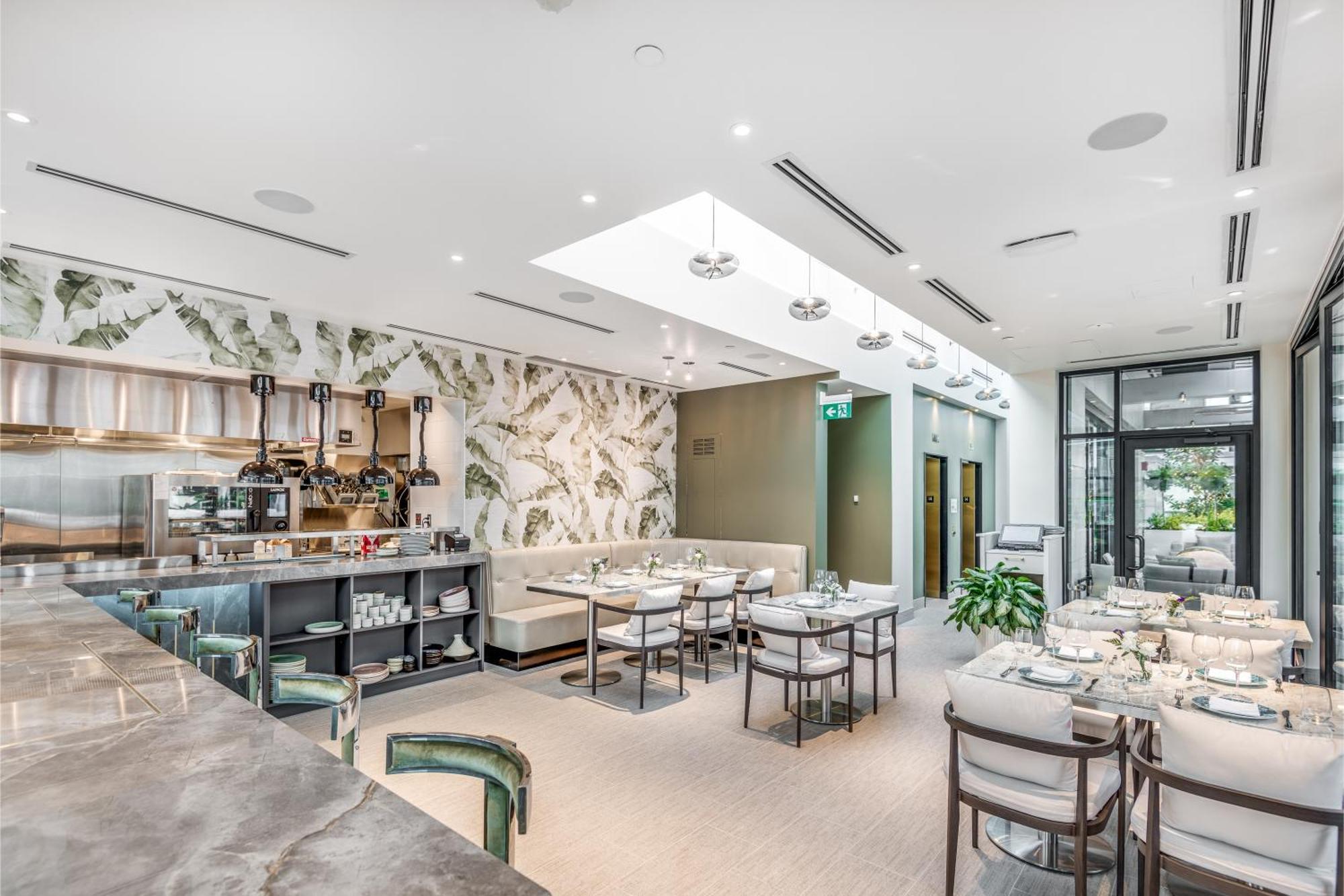 וונקובר Azur Legacy Collection Hotel מראה חיצוני תמונה